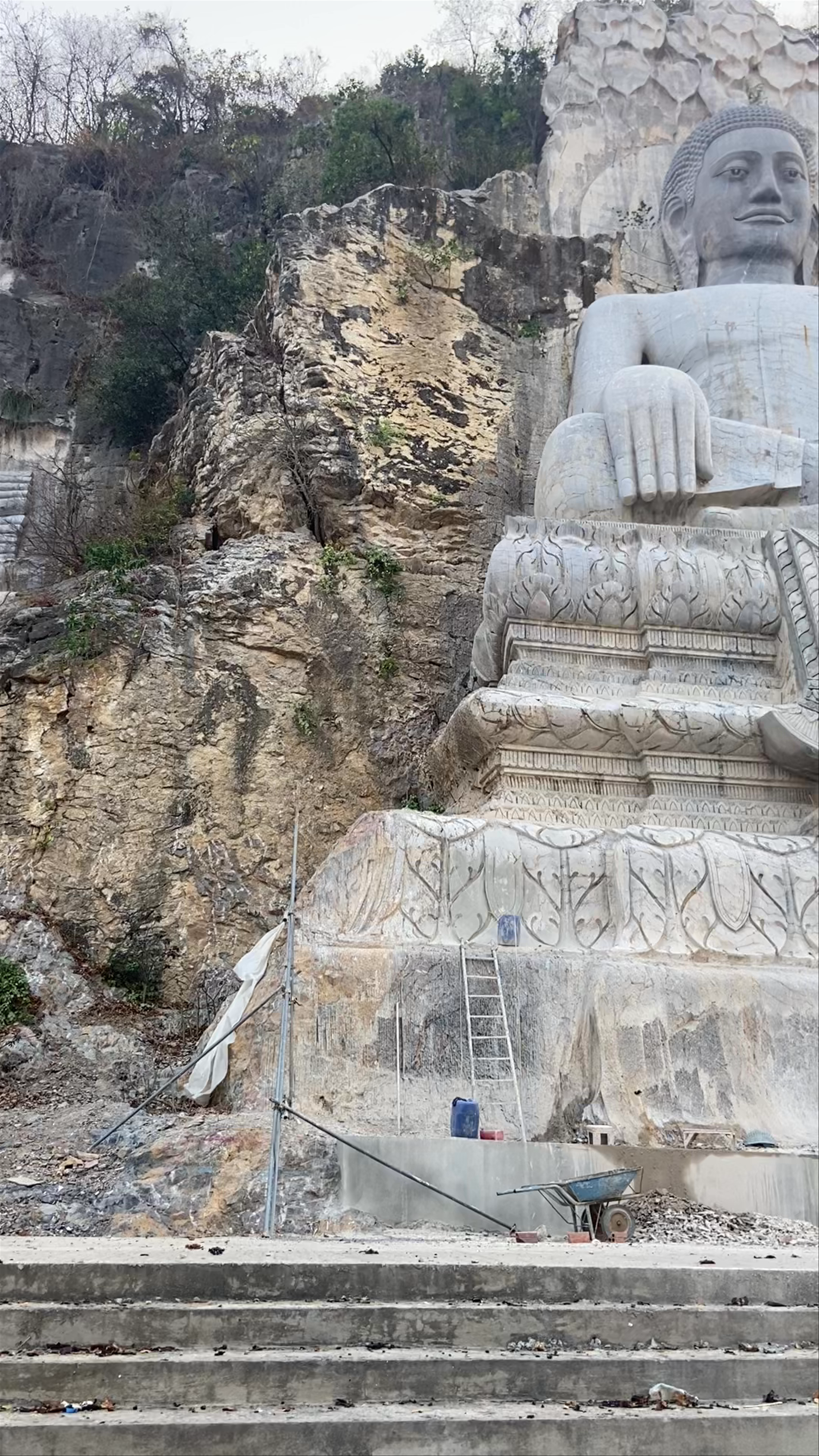 Bat Cave Phnom Sampov