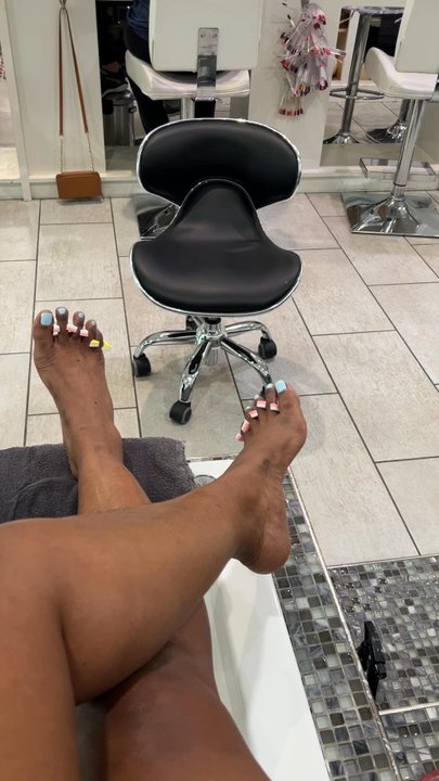 I'Land Pedi Spa - The drying process - Waxing Near Me - New Orleans, Louisiana
