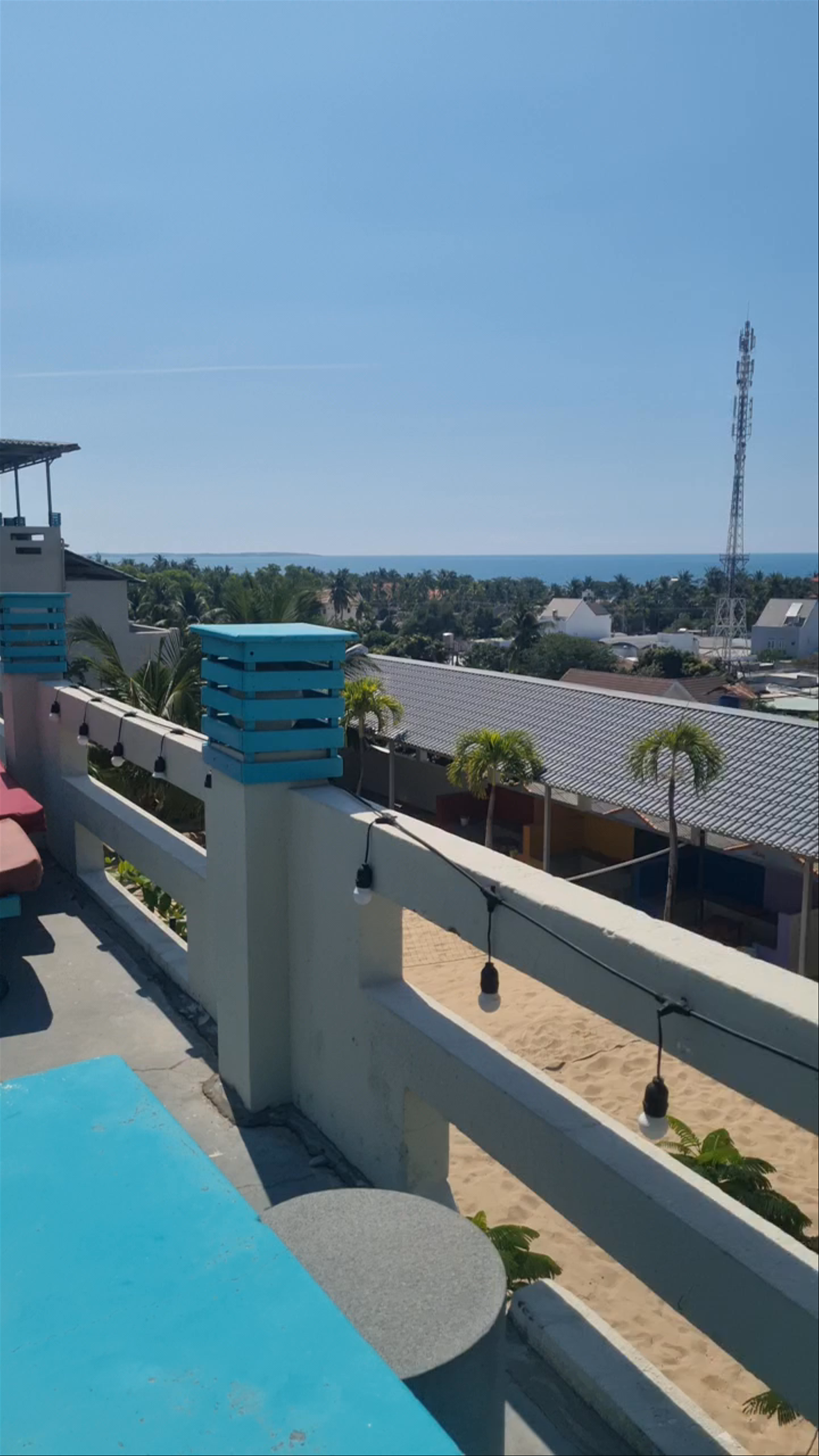 Mad Monkey Backpacker Bar