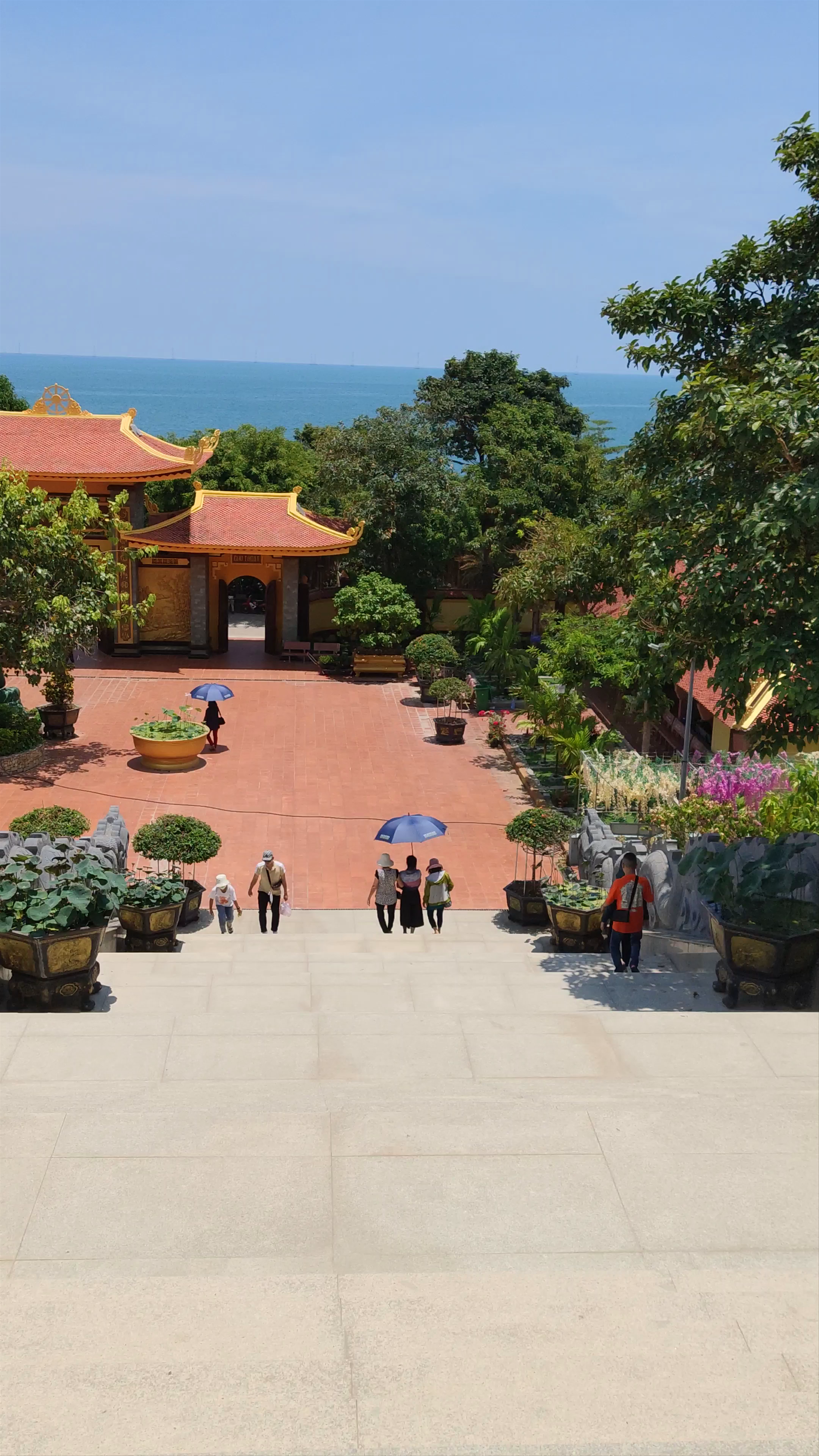 Chùa Hộ Quốc Temple: Coastal Serenity on Phu Quoc Island