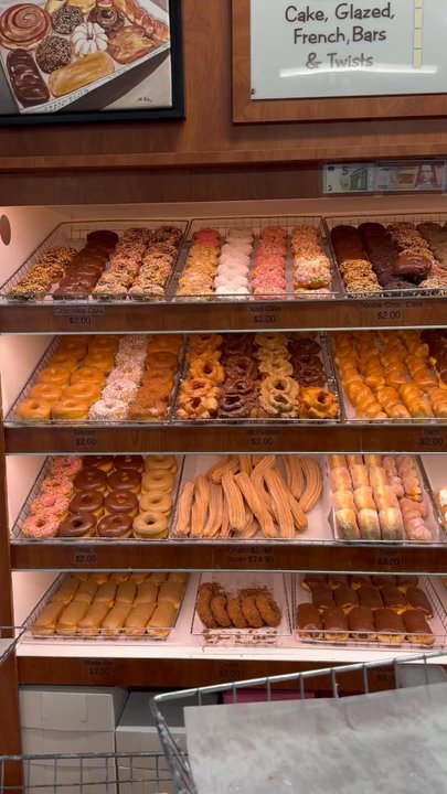 Dad's Donuts & Bakery - Donut display - Donuts Near Me - Burbank, California