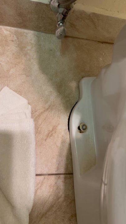 Quality Inn Evanston Near Wyoming Downs - Water coming up from floor when you flush toilet. This is a second floor room too - Hotels Near Me - Evanston, Wyoming