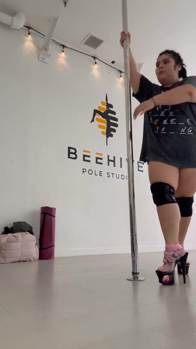 Beehive Pole Studio - Learning a leg-switch move at Ellie's Wednesday class :o we incorporated this into a choreography combo taught that day :) - Pole Dancing Classes Near Me - Pasadena, California