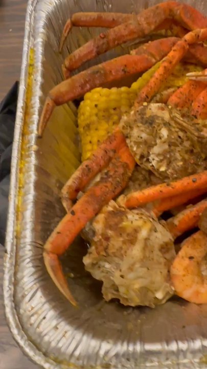 Straight Drop Seafood Memphis - My go-to meal for 2 is this beautiful work of art, the 6 crab cluster meal deal - Seafood Near Me - Memphis, Tennessee