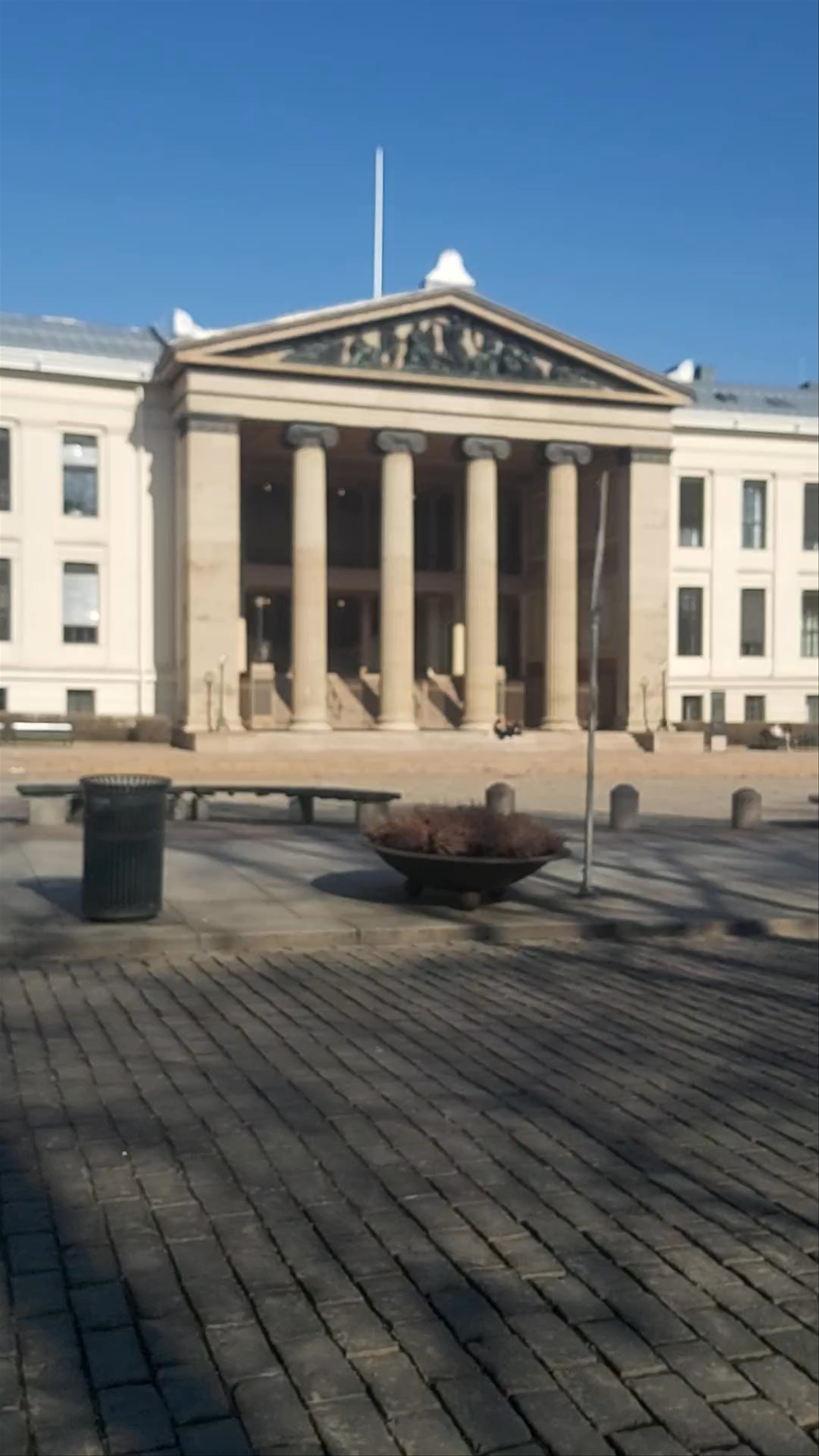 University Square, Karl Johans Gate - A Serene Stroll Through Oslo's Historic Heart