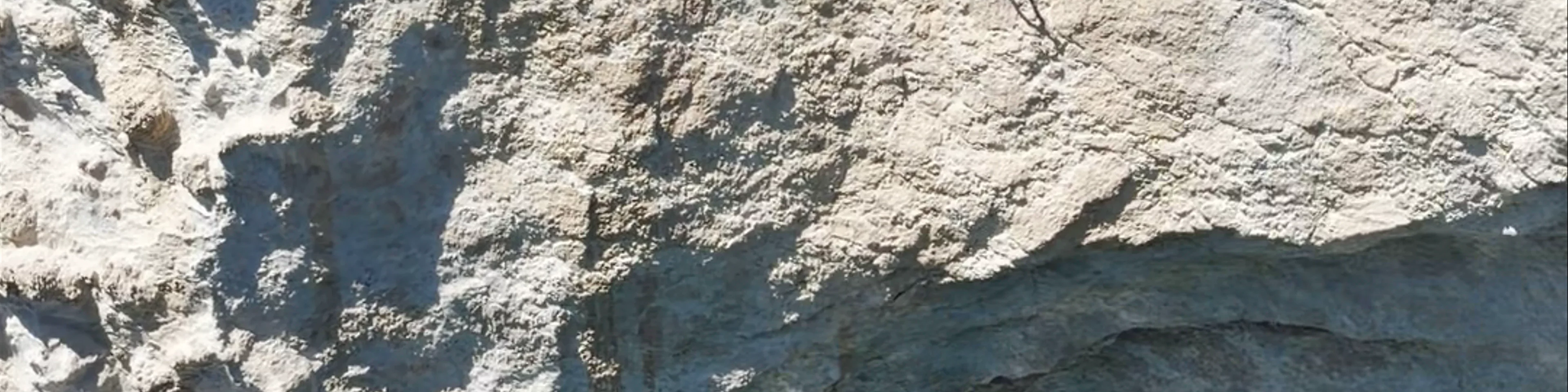 Papafragas Caves