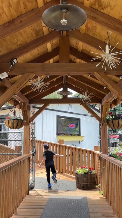 Putter's Pride - Walkway into the Putter's Pride. - Mini Golf Near Me - Denver, Colorado