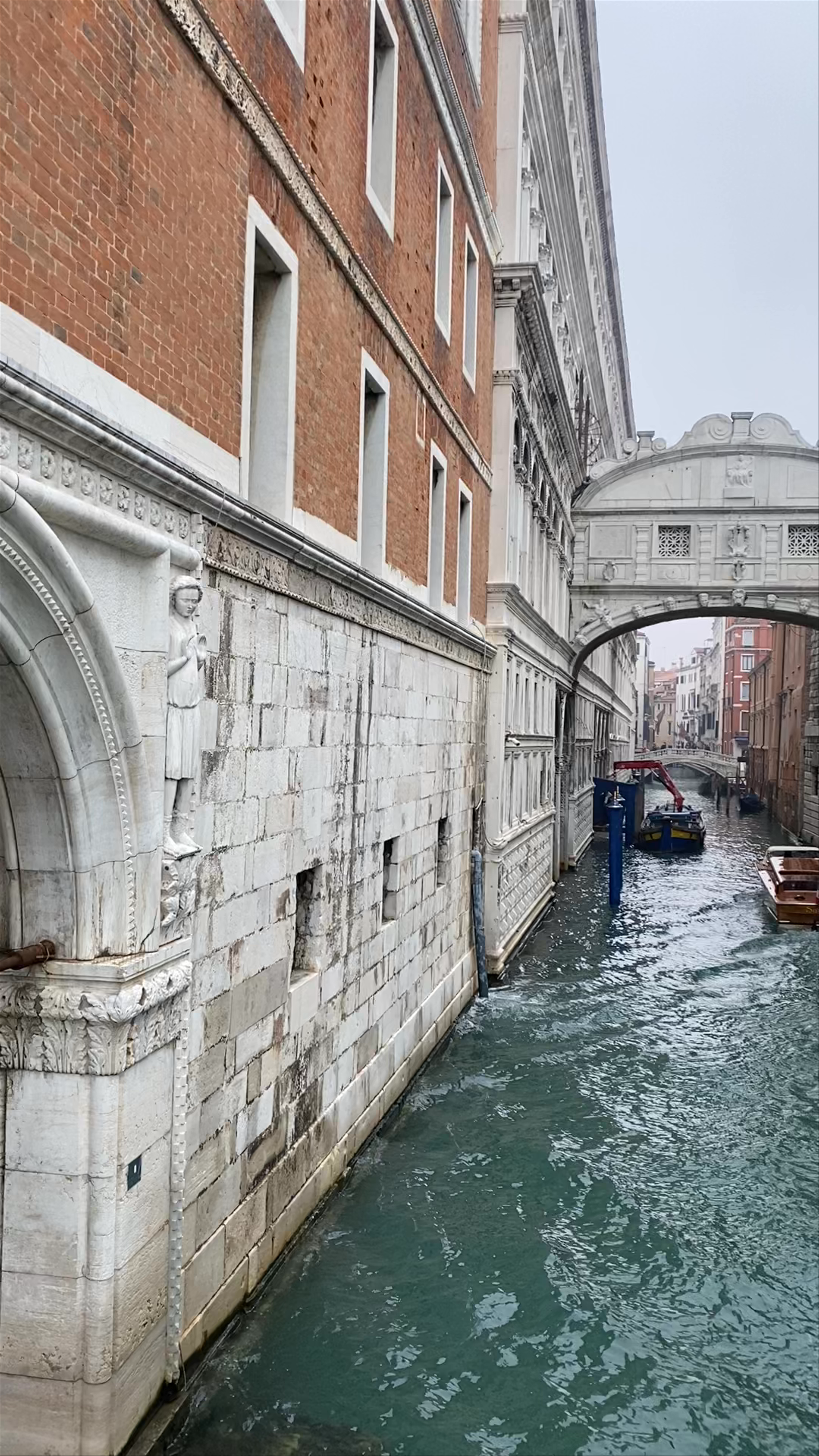 Bridge of Sighs: Captivating Venice Canal Views