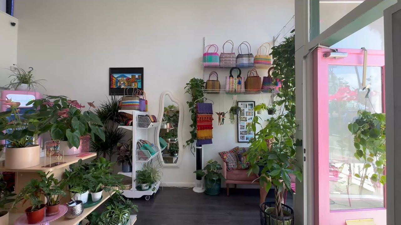 La Chula Cafe - Inside! - Coffee & Tea Near Me - Pasadena, California