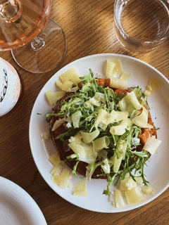 kid sister A WINE BAR