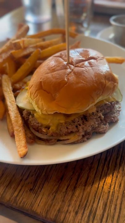 City's Edge Chicago - Smash Burger - Barbeque Near Me - Chicago, Illinois