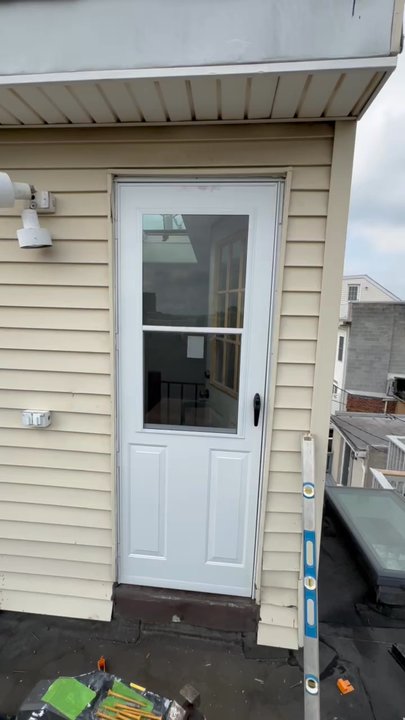 Luis Handyman - Storm door fixed perfectly - General Contractors Near Me