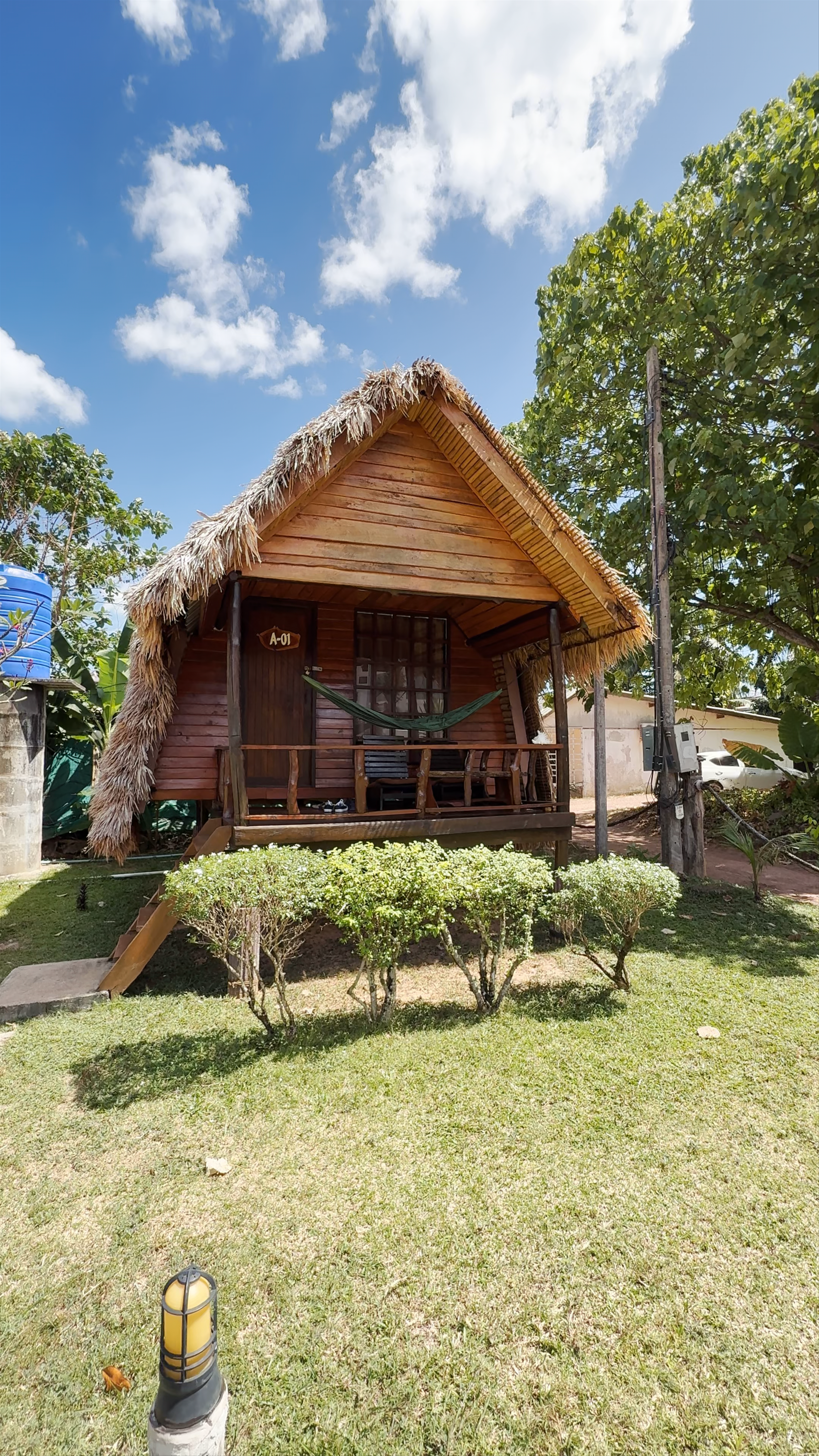 Eden Lanta Bungalow: Rustic Tropical Escape in Krabi, Thailand