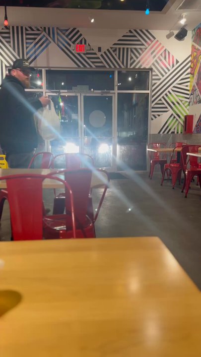 Dave's Hot Chicken - Chicken Shop Near Me - Columbia, South Carolina