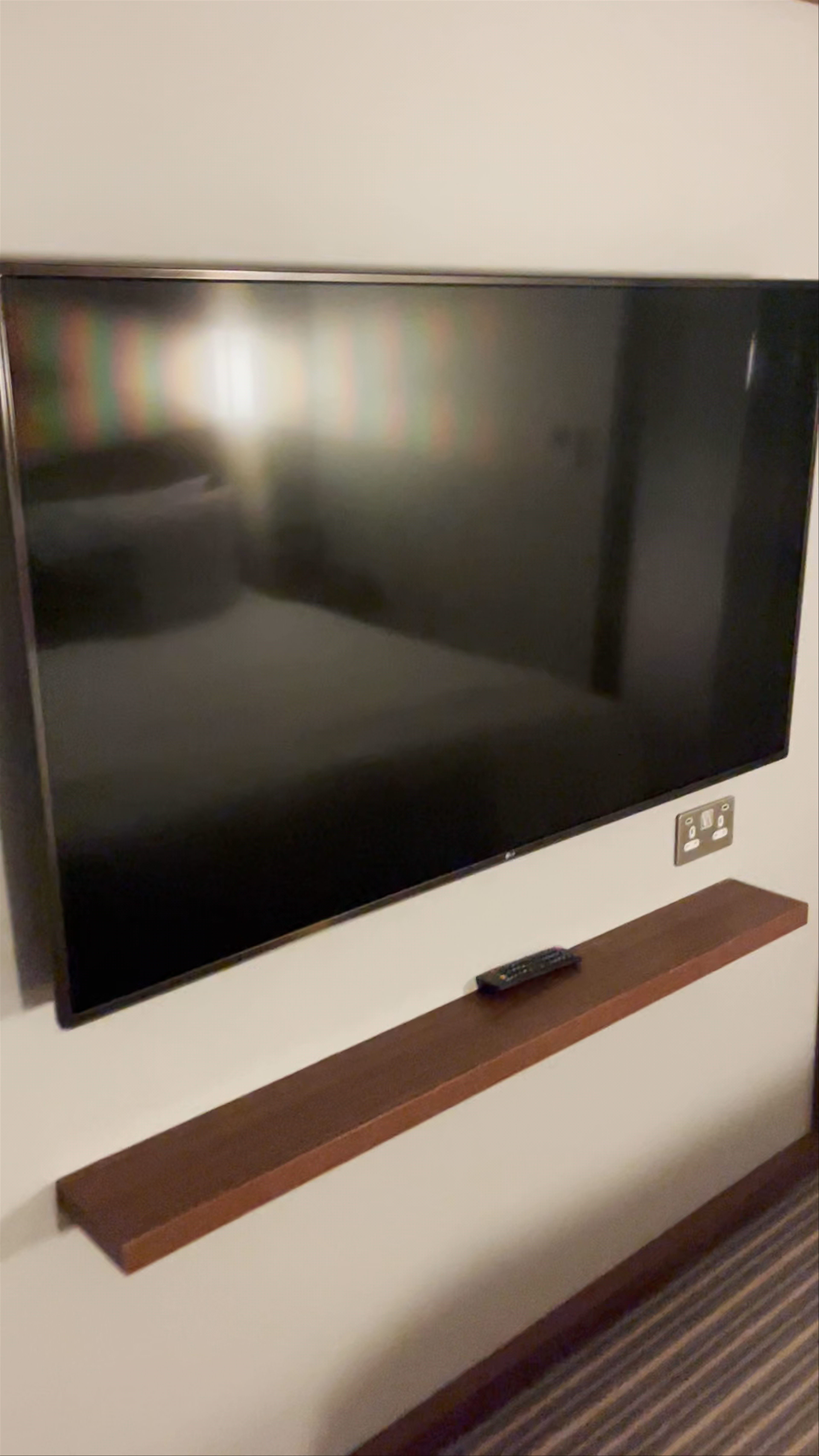 Modern Comfort at Courtyard by Marriott Luton Airport Hotel