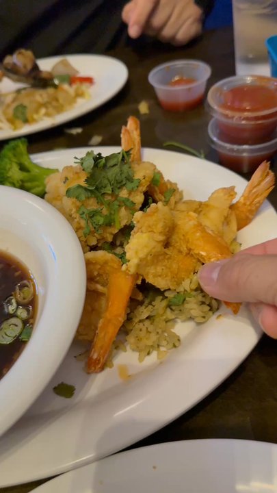 Deckhand Oyster Bar - Dropping the garlic shrimp in a sauce that was too sweet - Seafood Near Me - Austin, Texas