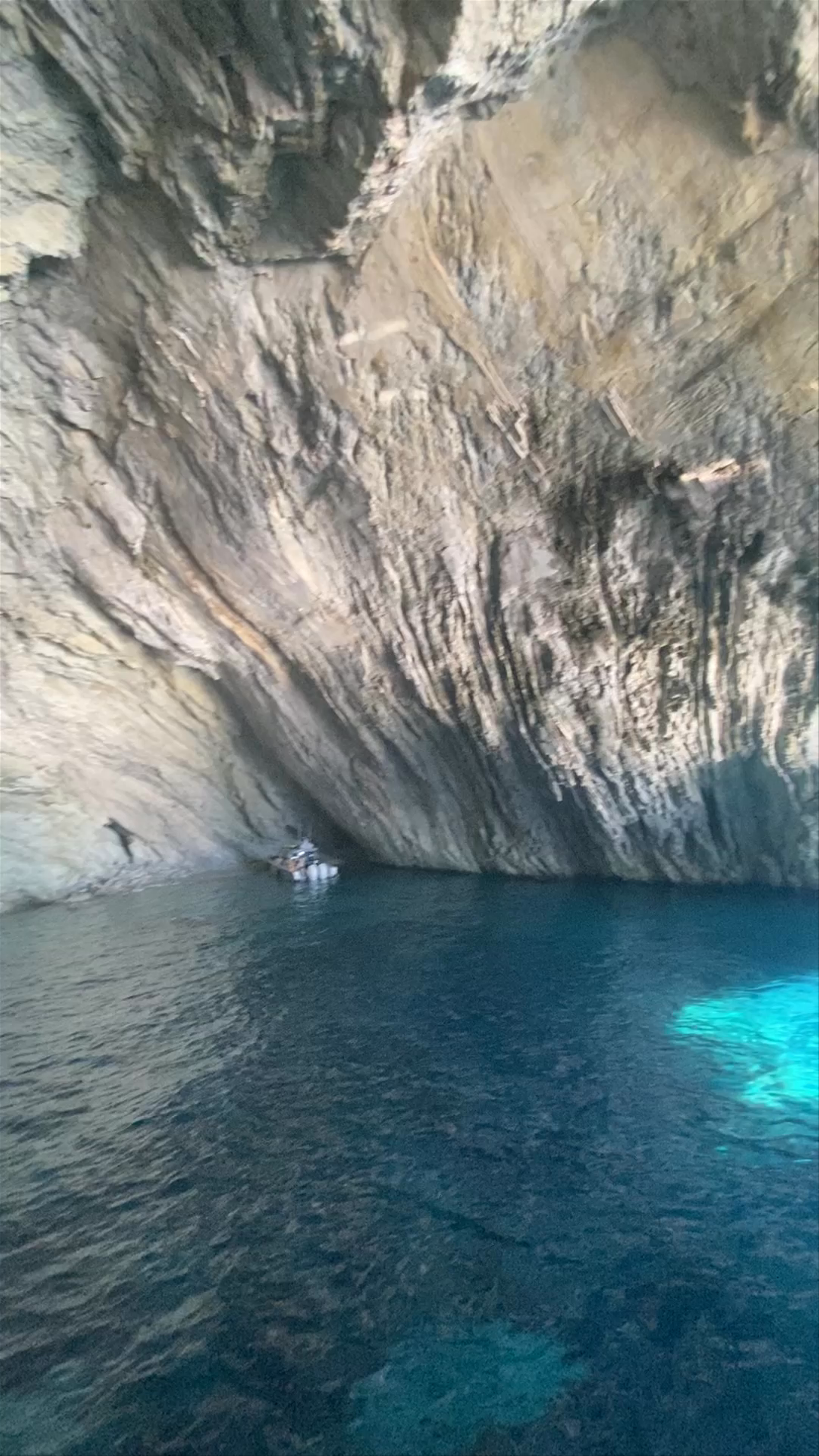 Papanikolis Cave