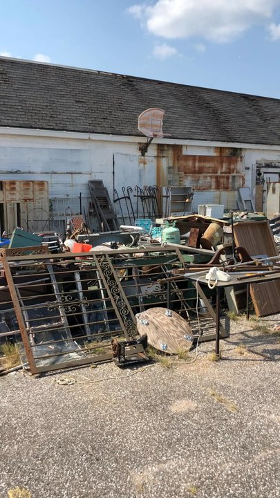 Antique Warehouse Mall - Oh my God. The stuff!! Everywhere. If you're looking for a project....it's here. - Antiques Near Me - Memphis, Tennessee