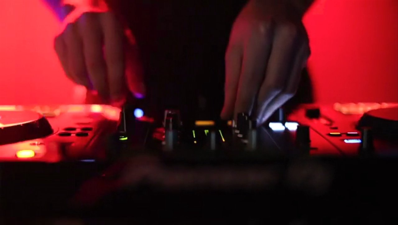 The Italy String Quartet - Violinist & DJ (Sample 2) - video