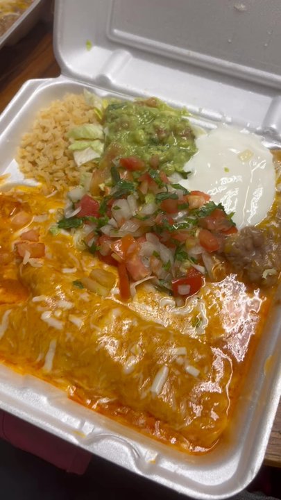 Los Sombreros Restarant - First time! Ordered Chile Relleno and Chicken Enchiladas - Mexican Near Me - Compton, California