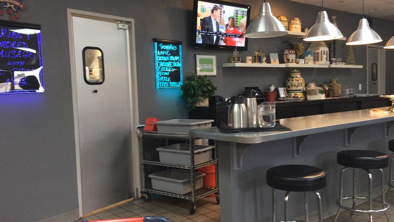 Division Street Diner - Diners Near Me - Arlington, Texas