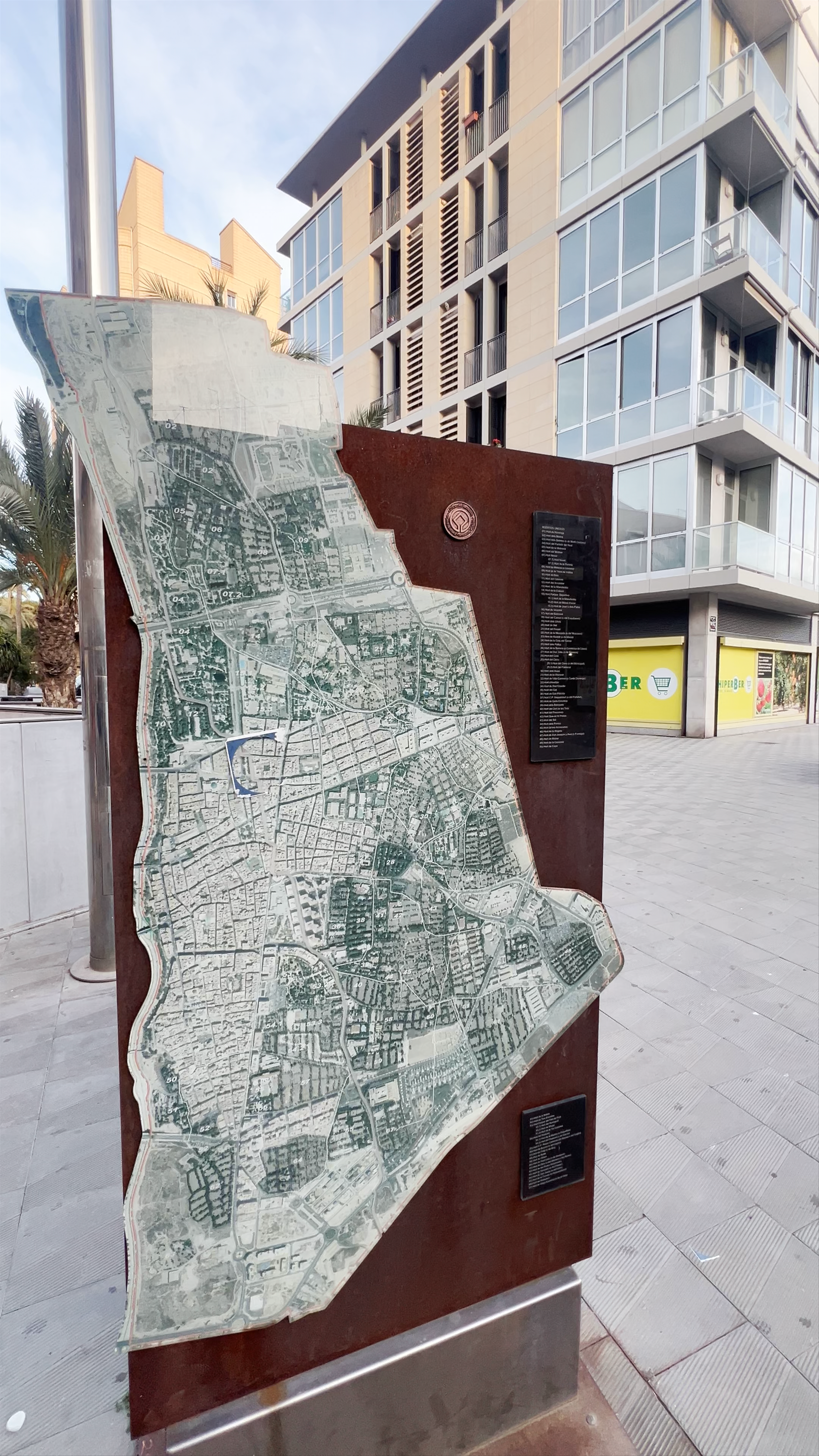 Exploring the Centro de Congresos "Ciutat d'Elx" in Elche, Spain