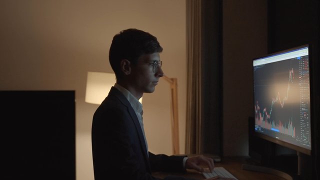 A man analyzing the stock market