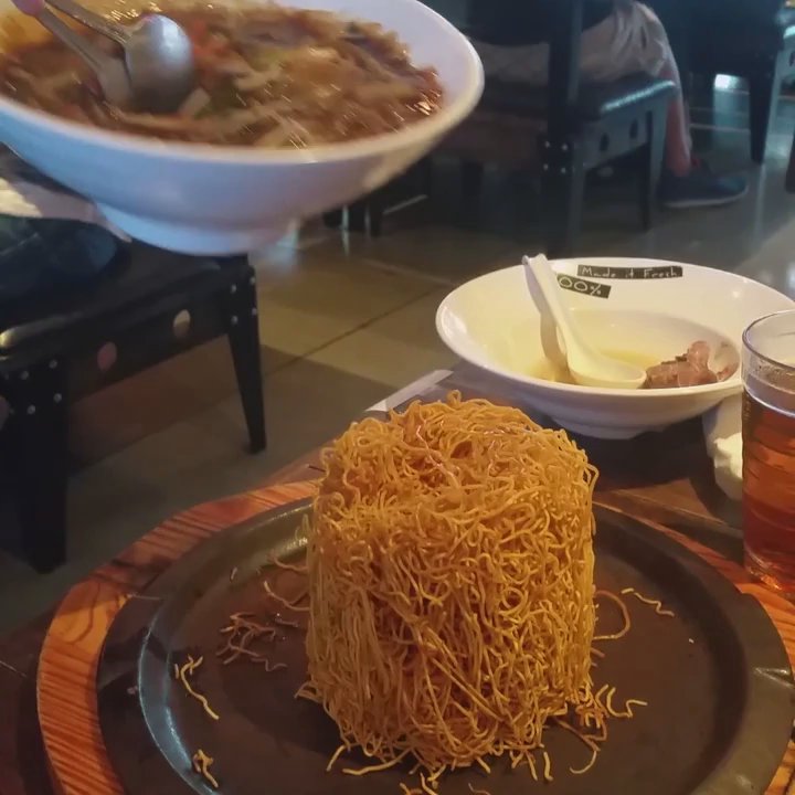Cafe 100% - They pour the hot vegetable and beef mix onto the fried noodles at your table - Hong Kong Style Cafe Near Me - Calgary, Alberta