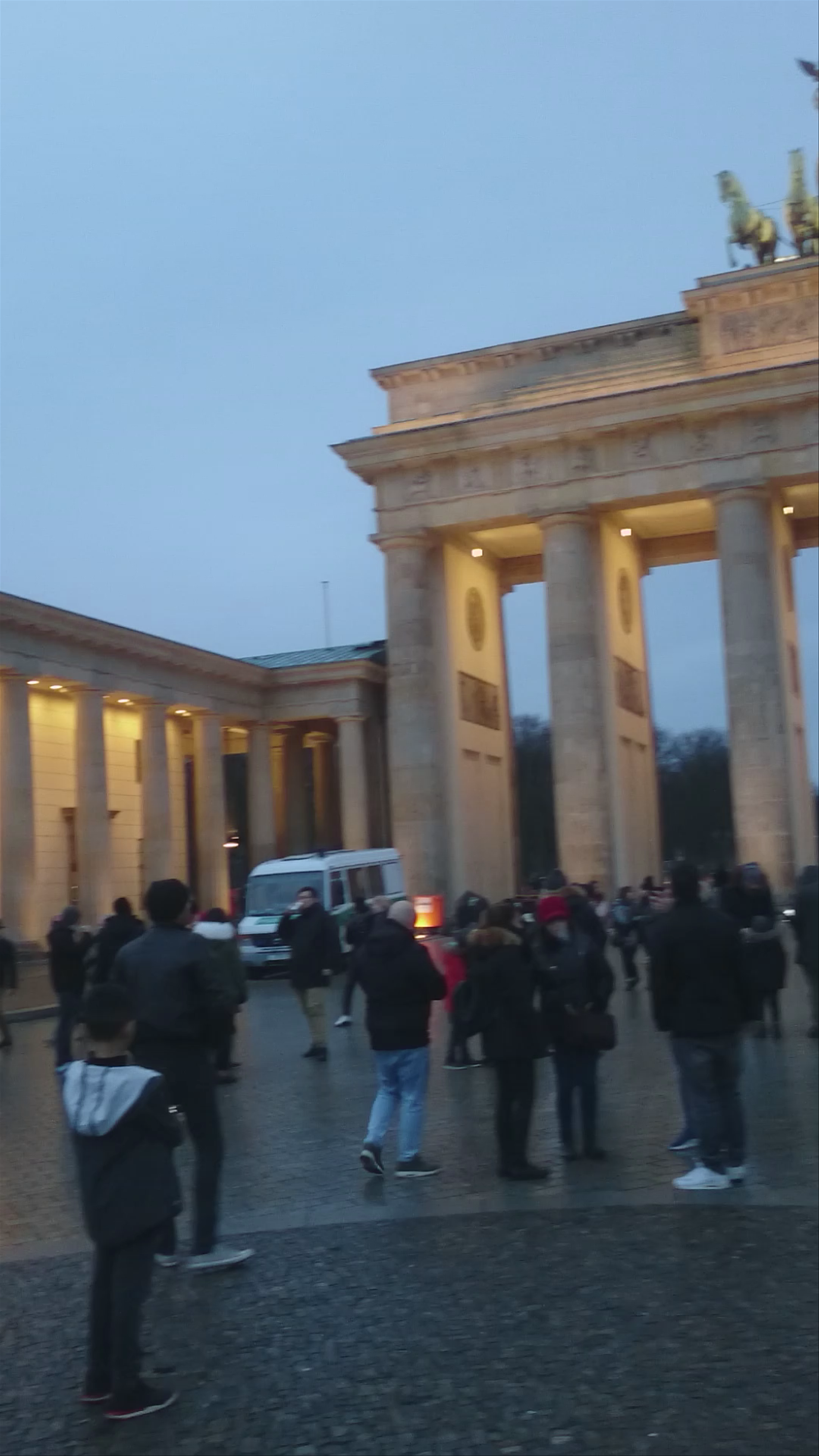 Brandenburg Gate: Iconic Evening Vibes in Berlin