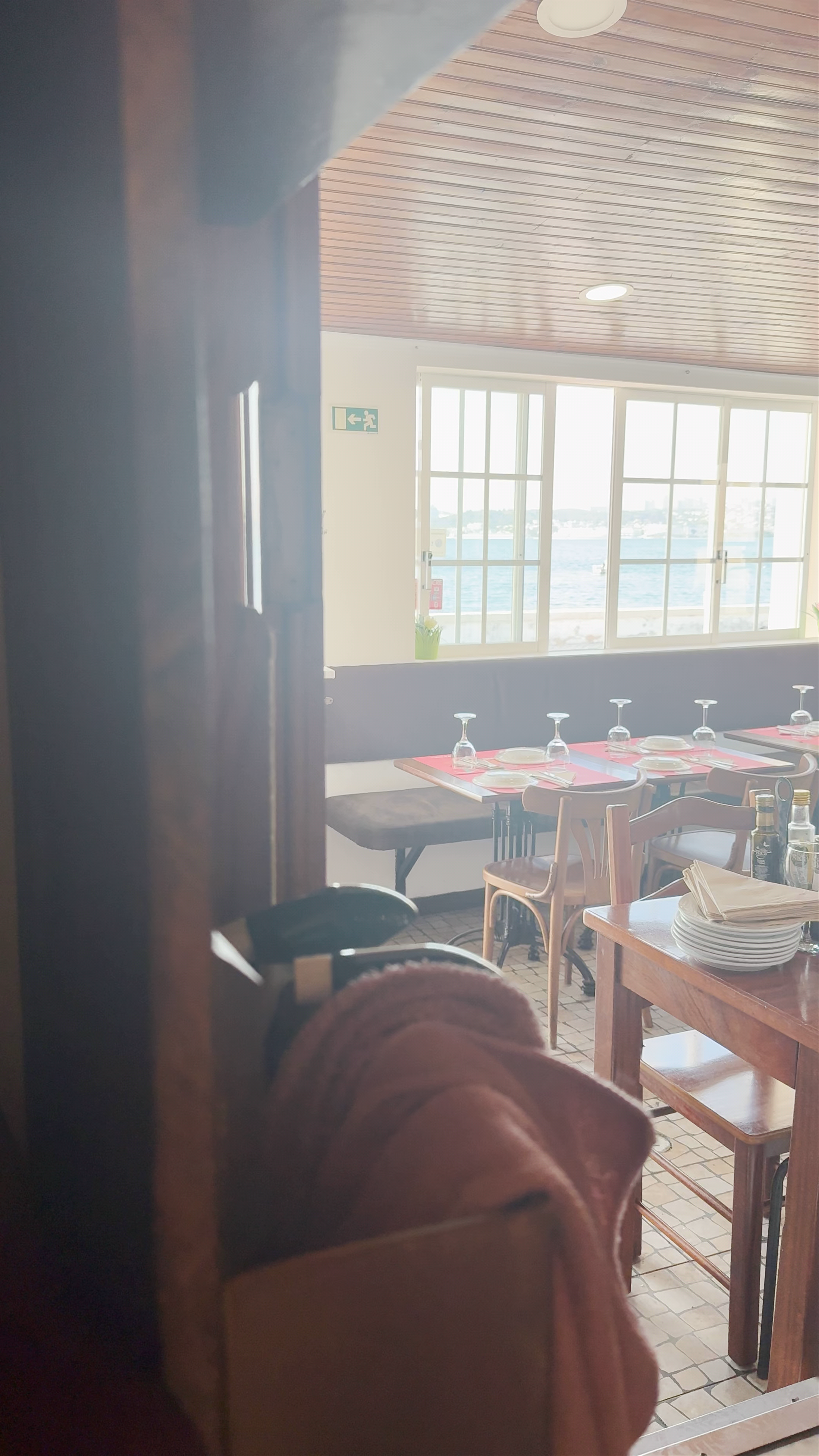 A Taberna: Seaside Dining Experience in Trafaria, Portugal