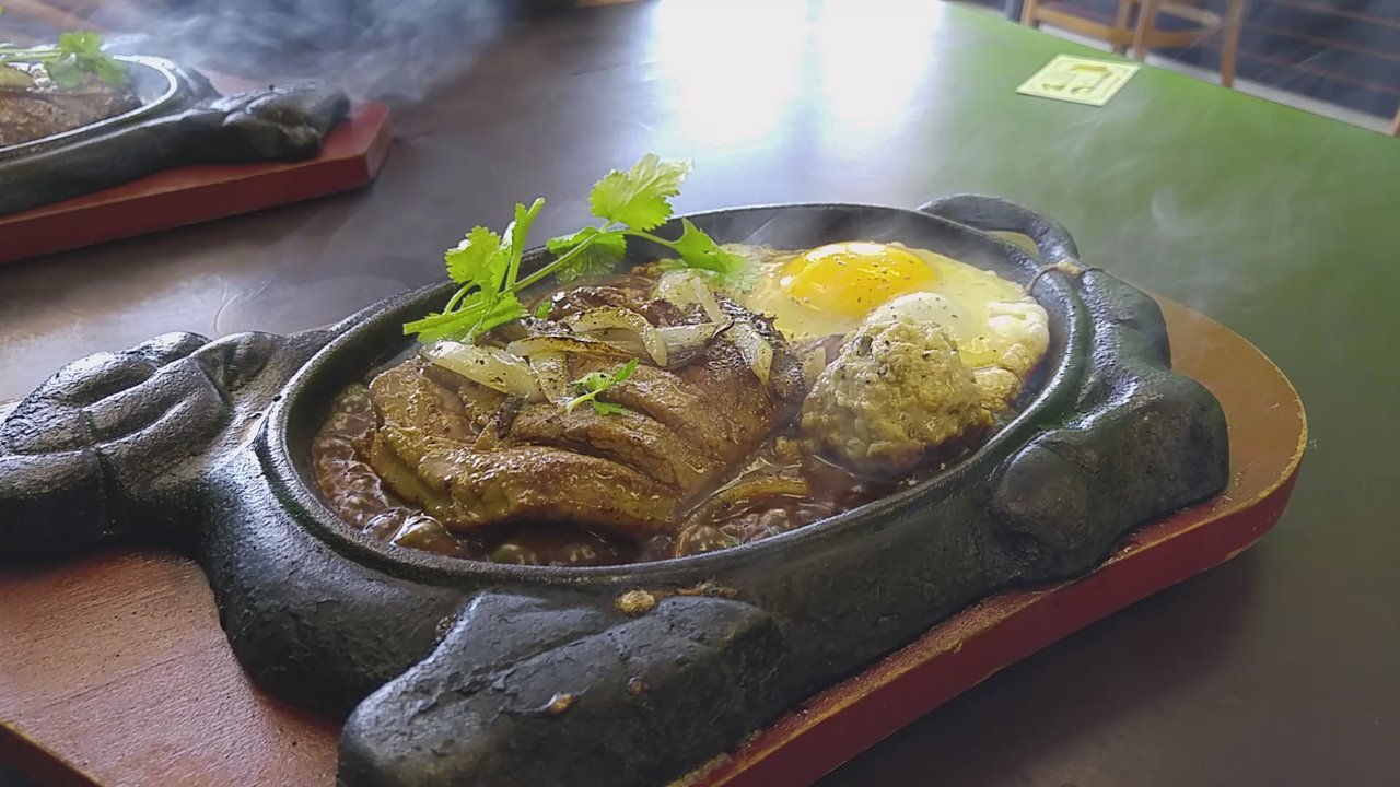 Thiem Hung Bakery - Bo Ne -  marinated sizzling filet mignon served with Xiu Mai (Chinese meatball) and Fried Egg - Bakeries Near Me - Houston, Texas