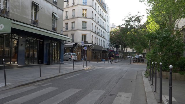 Cycling in Rue Dupetit-Thouars in Paris 