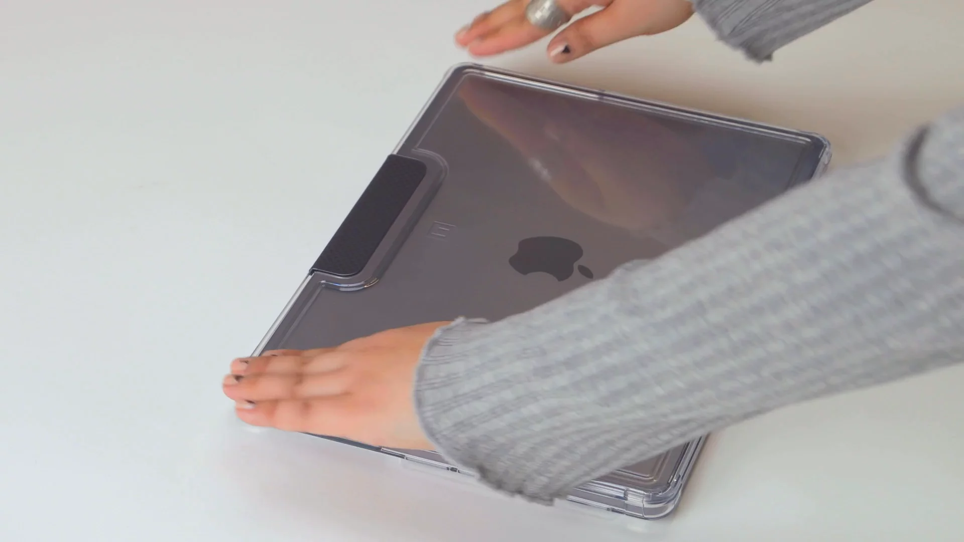 Alogy Hülle Für MacBook Pro 16 - Ultradünne Schutzhülle Matt Schwarz