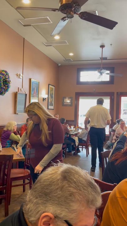 Mandina's Restaurant - Cajun/Creole Near Me - New Orleans, Louisiana