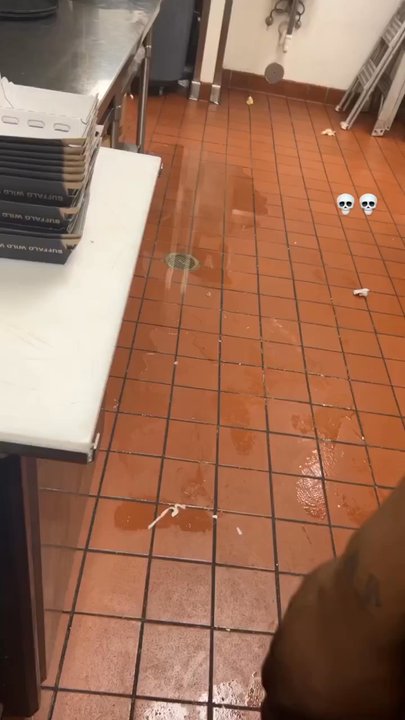 Buffalo Wild Wings - Poop water coming through kitchen drains. - Chicken Wings Near Me - Houston, Texas
