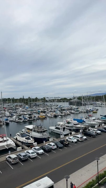 Hinana Bar - View - Lounges Near Me - Honolulu, Hawaii