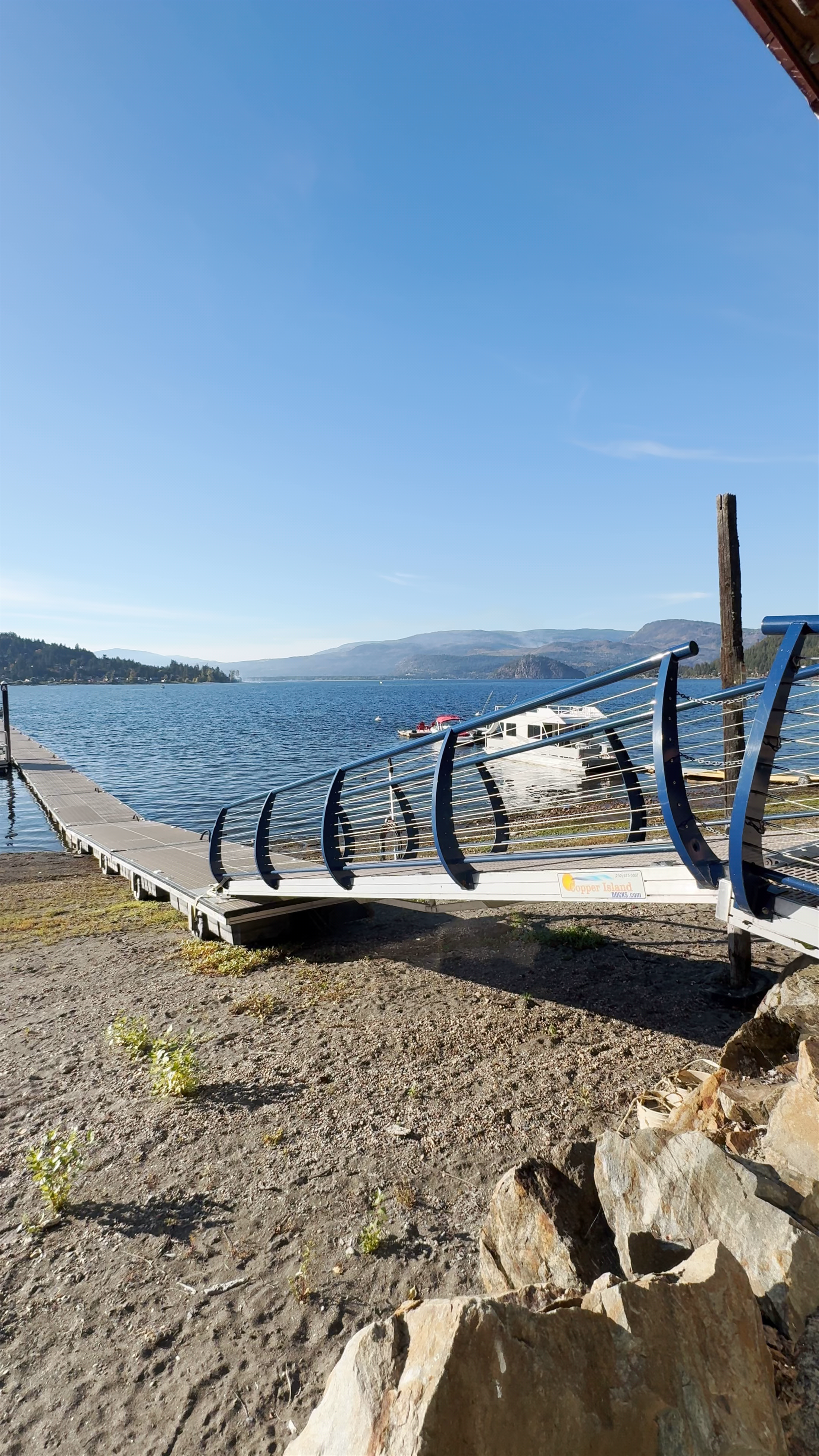 Finz Resort / Finz Bar & Grill / Cafe