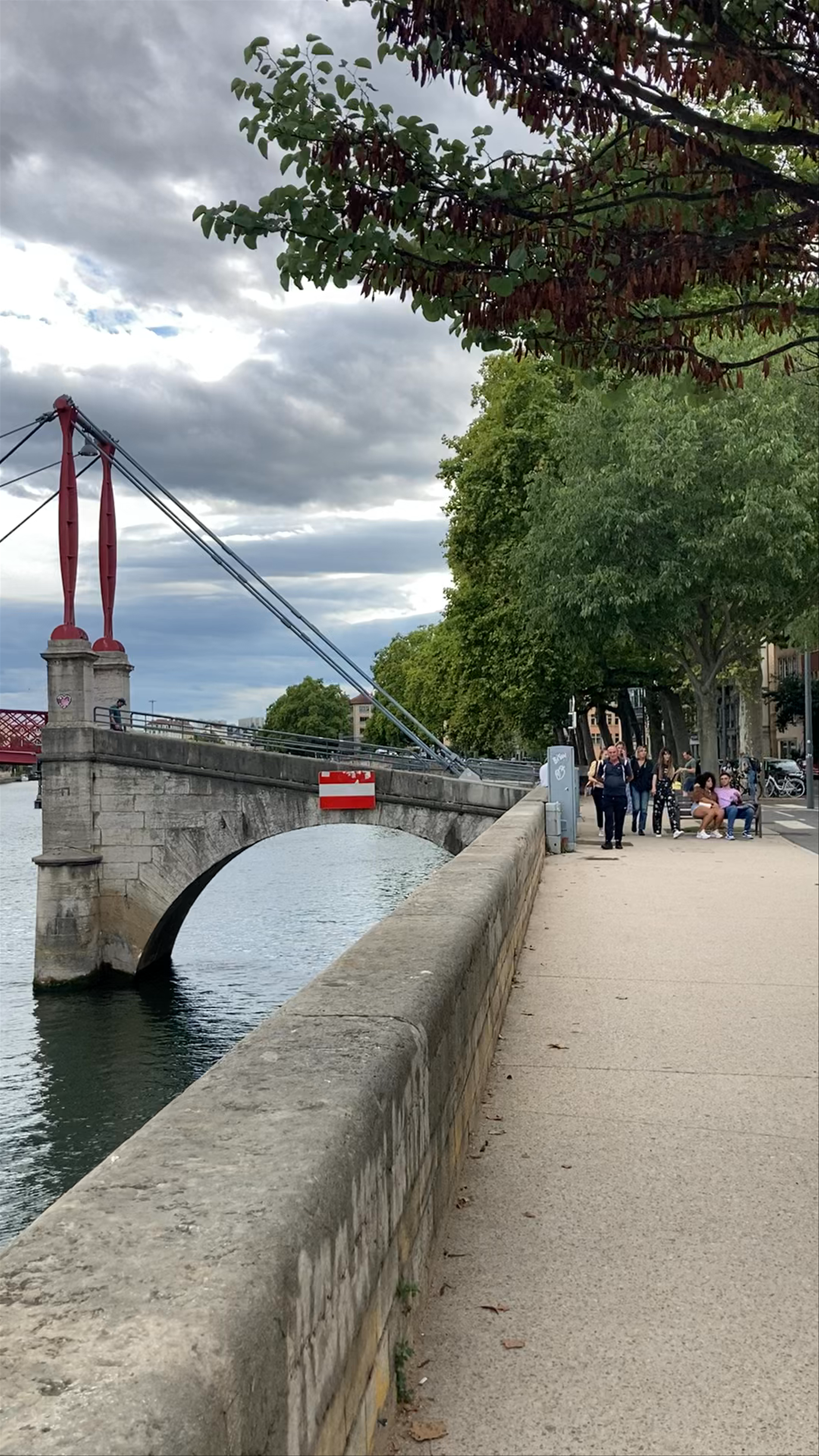 Passerelle Saint Georges: Iconic Riverside Walk in Lyon