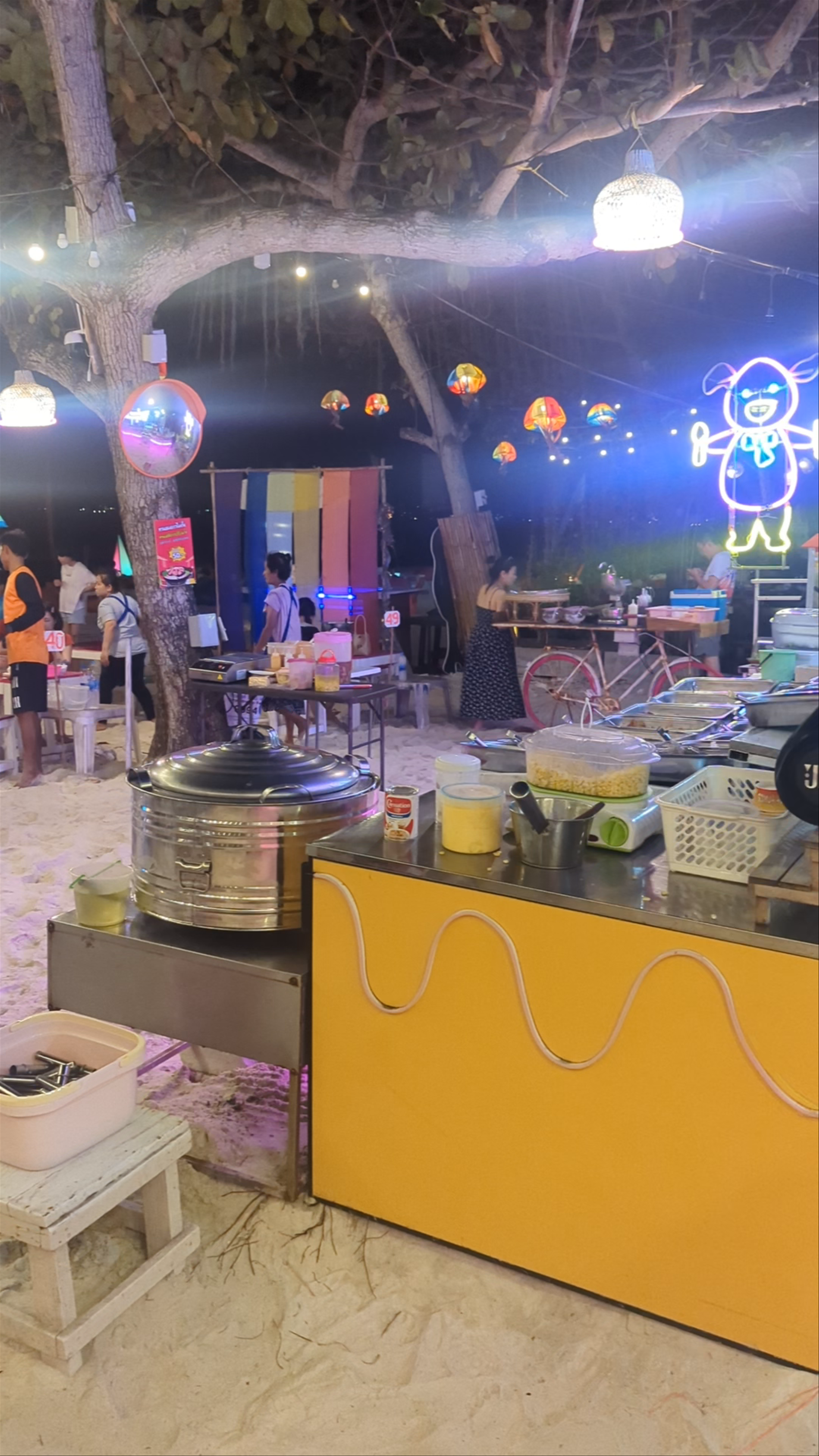 บลูเวล บุฟเฟต์ย่างเนย เกาะเสม็ด Phe