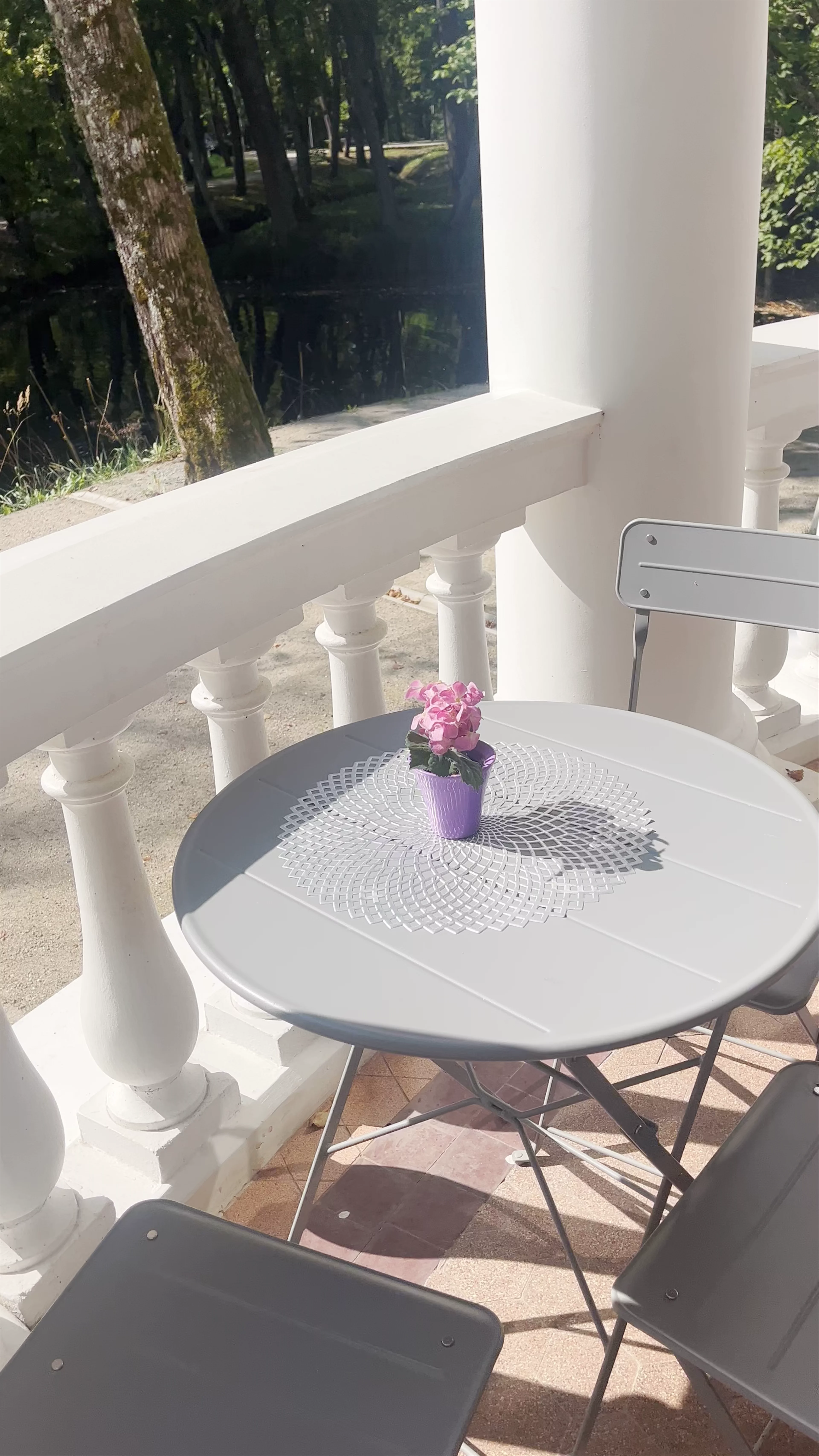 Love Island Cafe