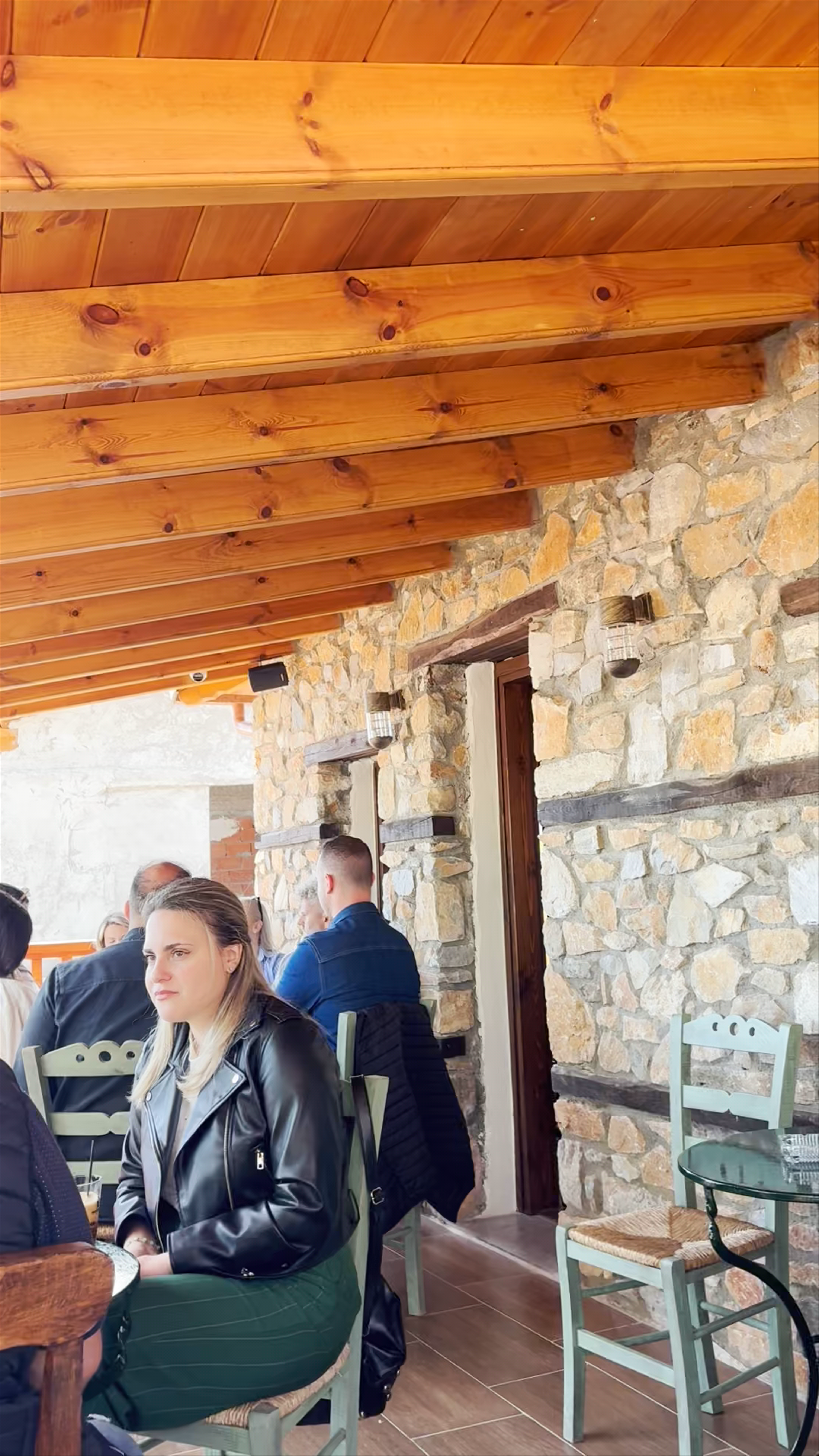 Παραδοσιακό καφενείο η Αύρα