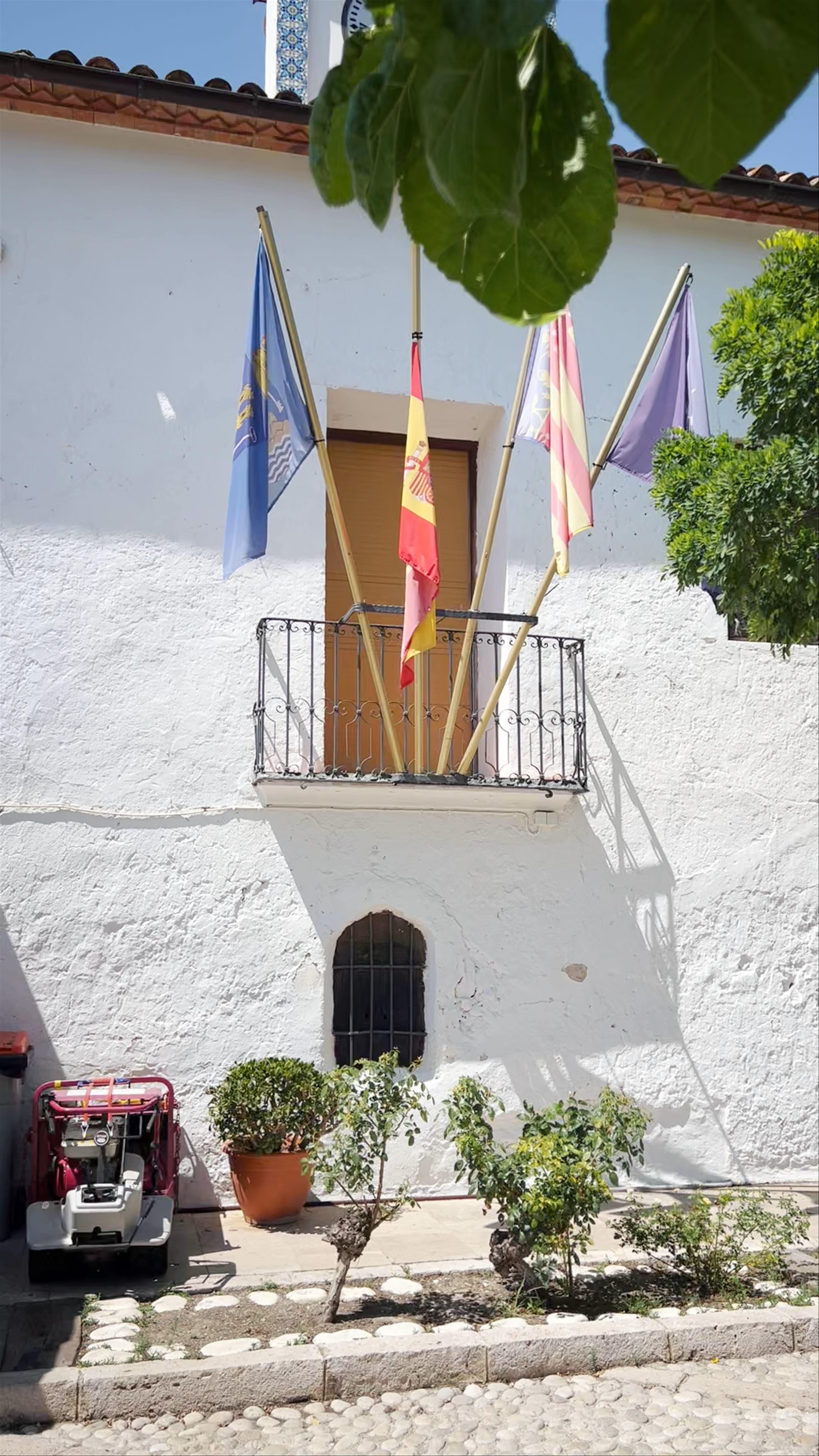 Plaza San Gregorio: A Sunlit Spanish Village Square