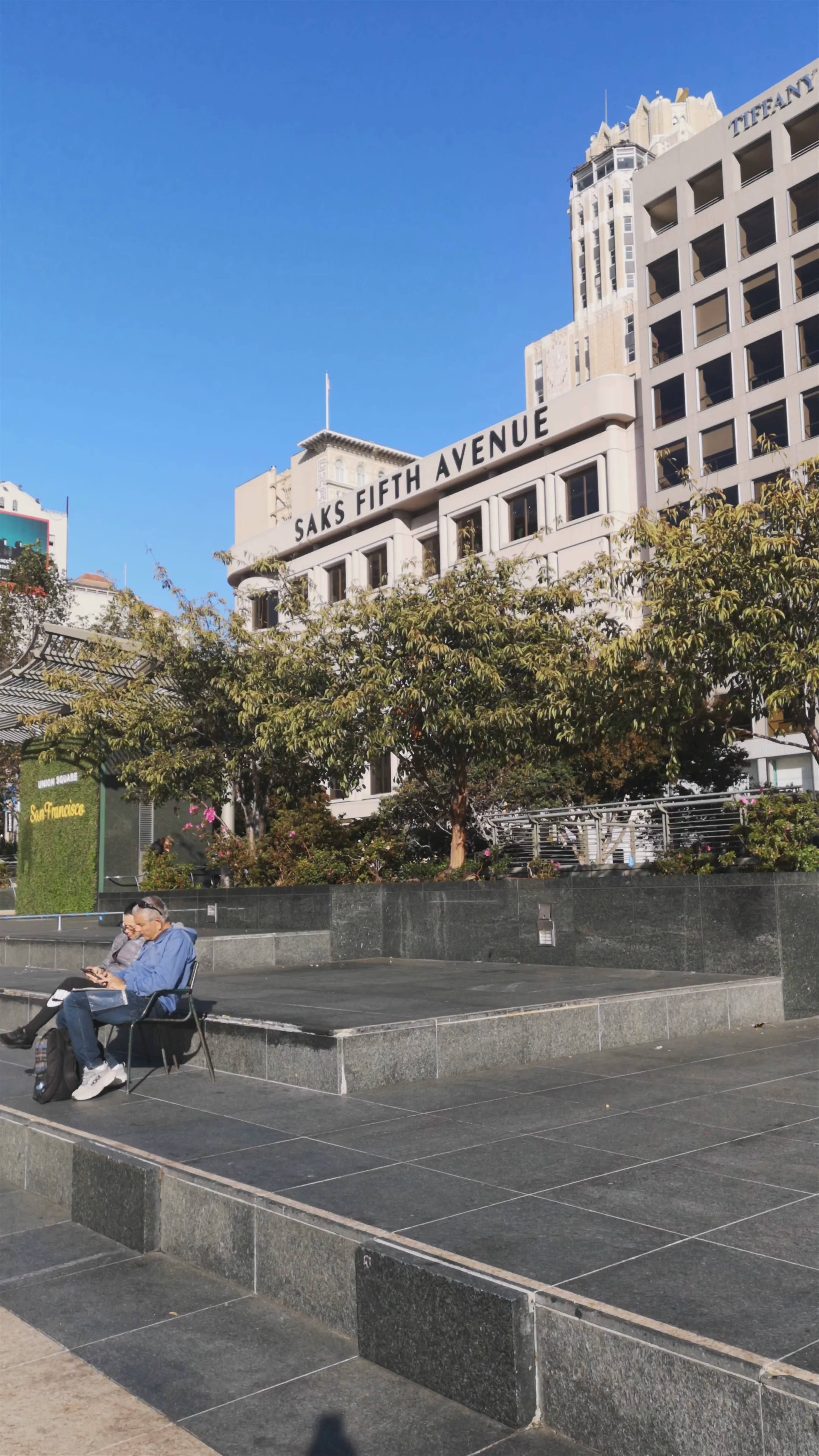 Union Square: Sunlit Urban Oasis in San Francisco