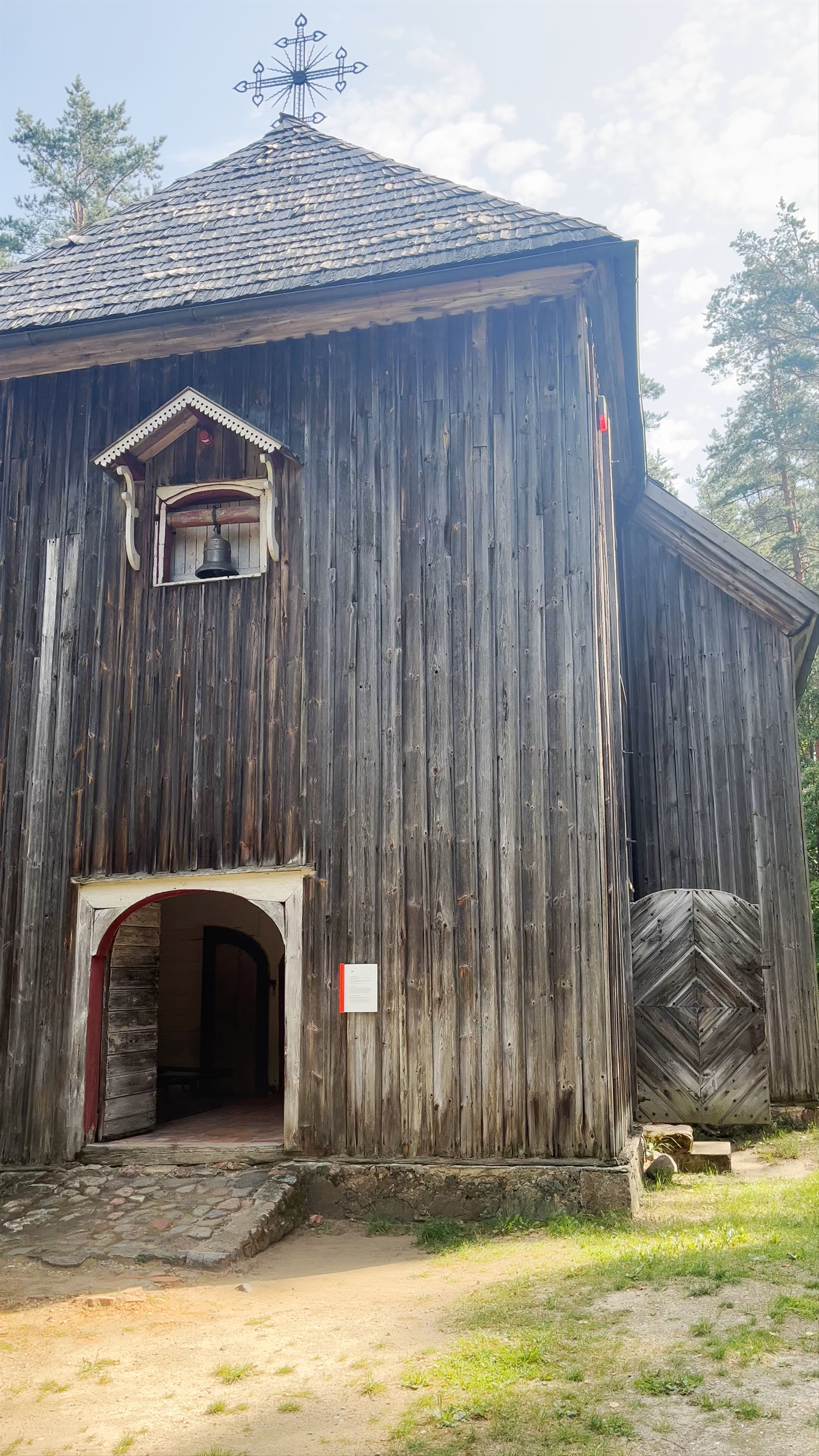 Luterāņu baznīca: Historic Wooden Lutheran Church in Riga