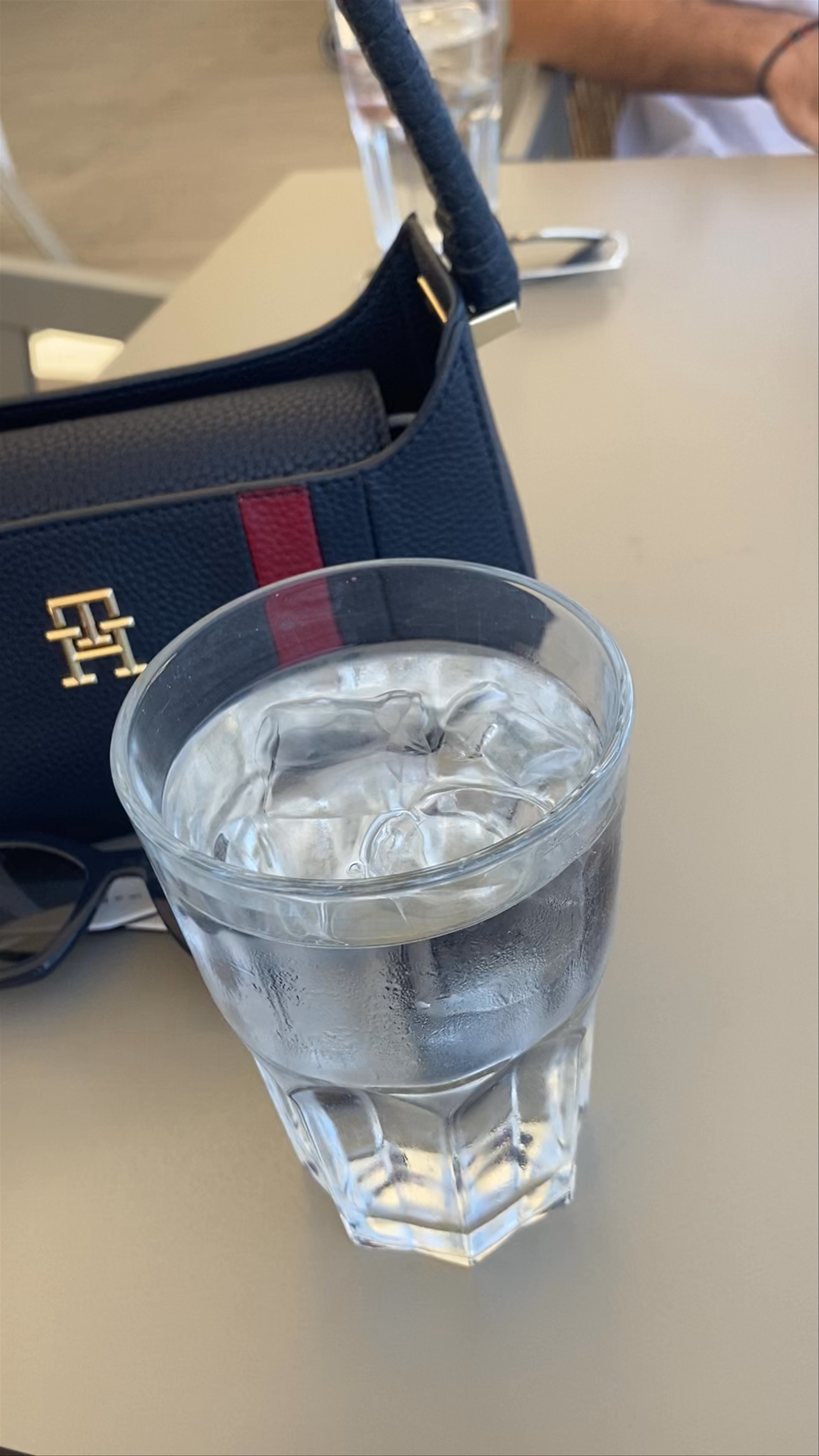 H2O all day bar - restaurant
