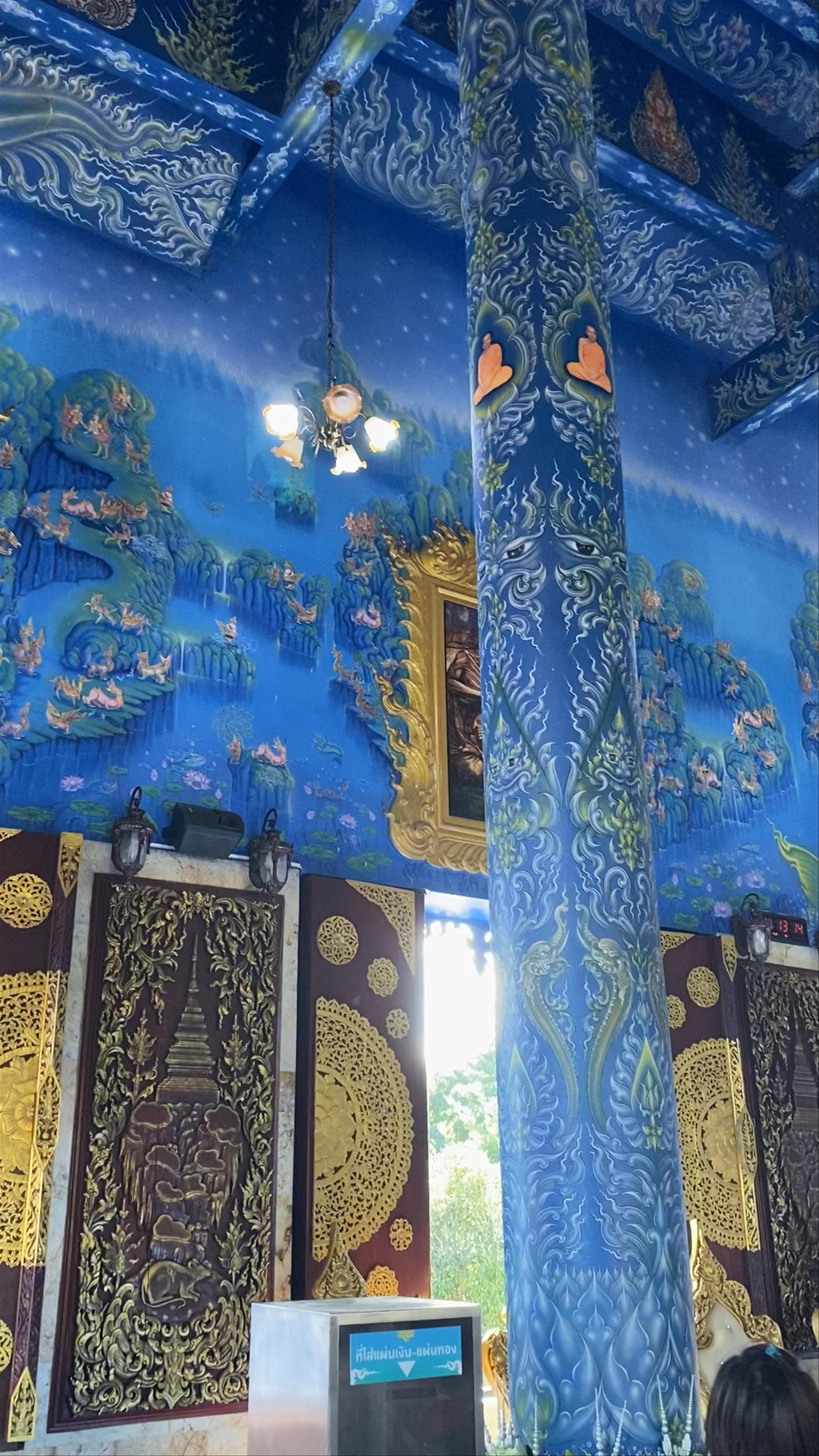 Wat Rong Suea Ten (Blue Temple)