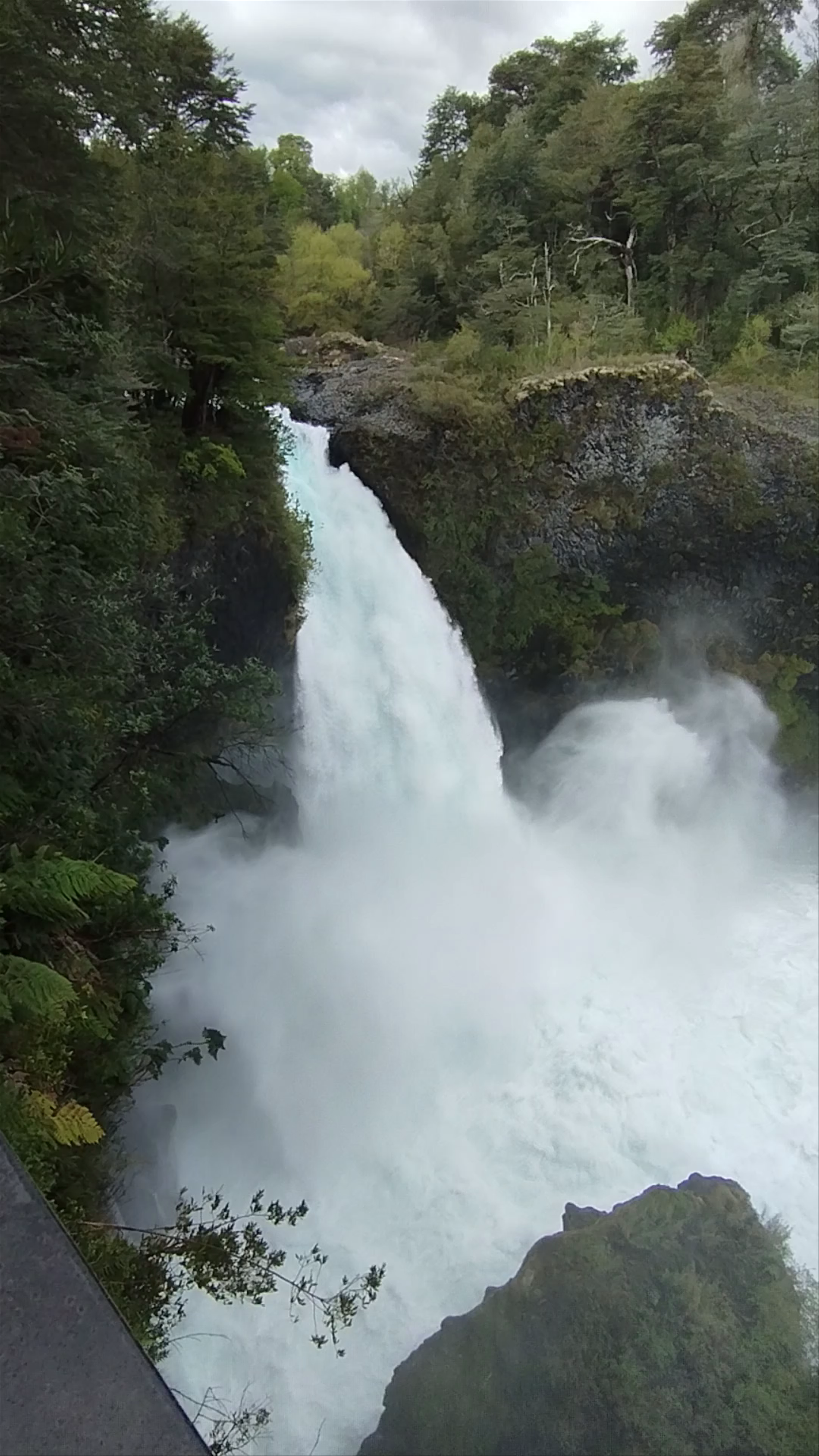 Salto Huilo Huilo: Majestic Waterfall Adventure in Chile’s Los Ríos Region