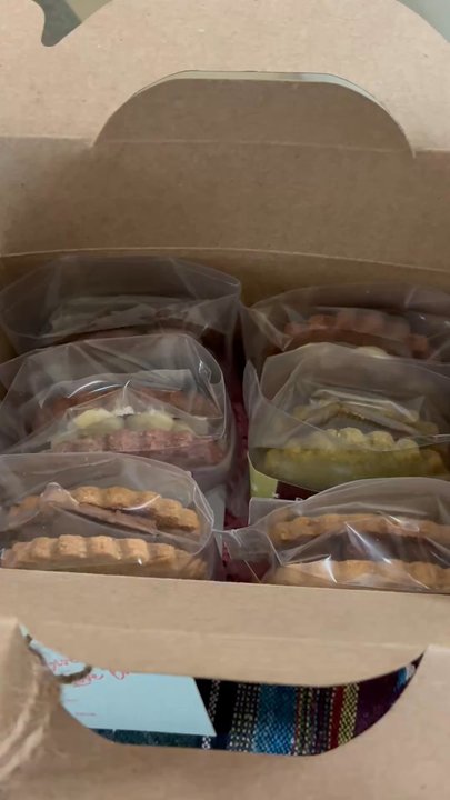Cook by Hitomi - 4 flavors - Custom Cakes Near Me - Honolulu, Hawaii