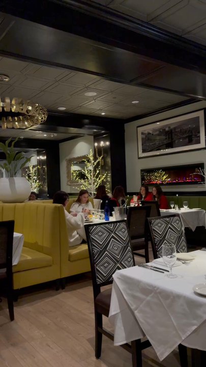 Rosie O'Grady's - Inside dining area - Irish Near Me - New York, New York