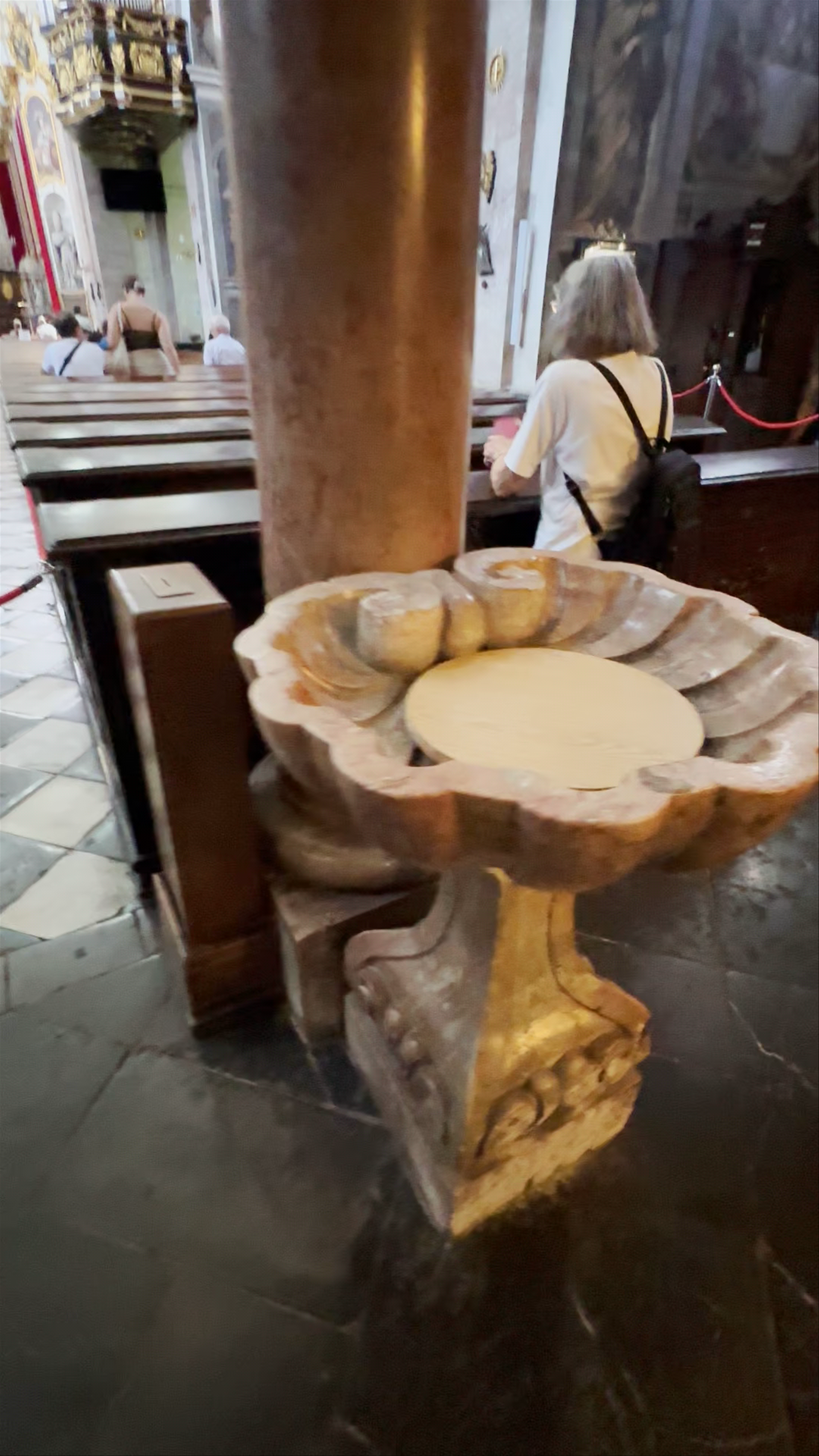 Stolnica Sv. Nikolaj: Historic Serenity in Ljubljana Cathedral